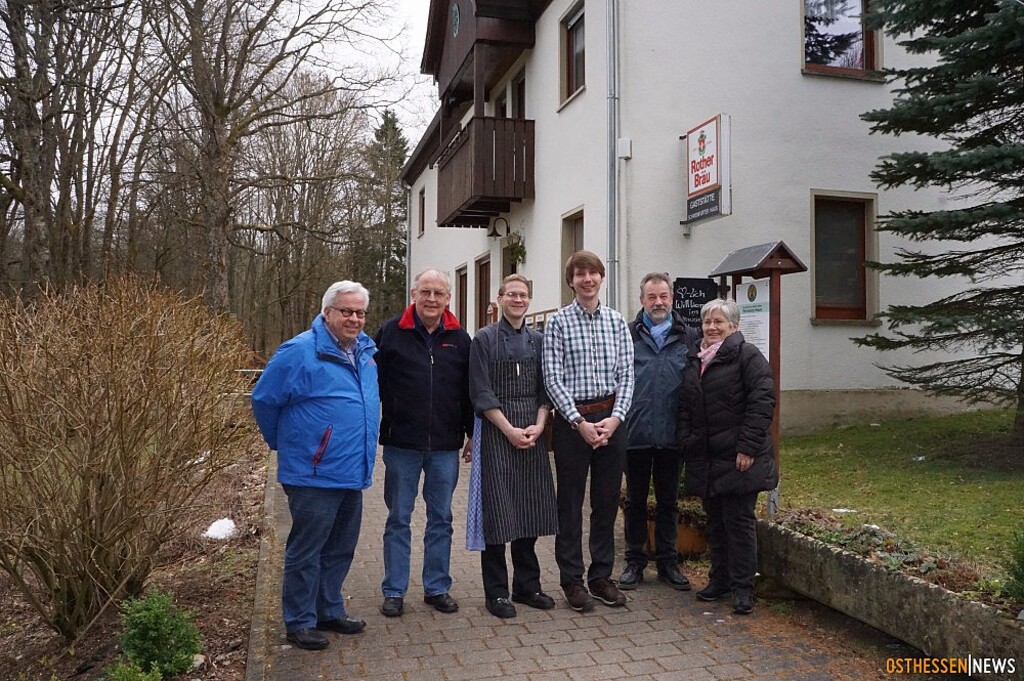Zwei Mutige Junge Manner Fuhren Nun Das Schweinfurter Haus Rhon