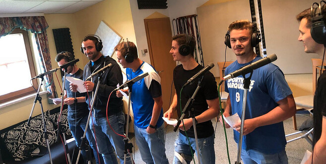 Aufnahmebereit: Die Spieler des SV Flieden nahmen am Wochenende ihre eigene Vereinshymne auf.
