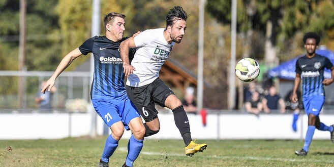 Christoph Bohl (l.) wird am seinen FSV Thalau gegen die SG Kerzell, hier Mikael Avanesian (r.), nicht unterstützen können