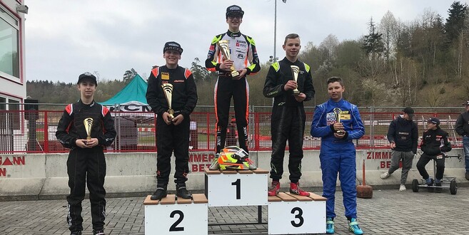 Jannik Remmert (auf Platz drei) hatte mit technischen Problemen und einem Unfall zu kämpfen