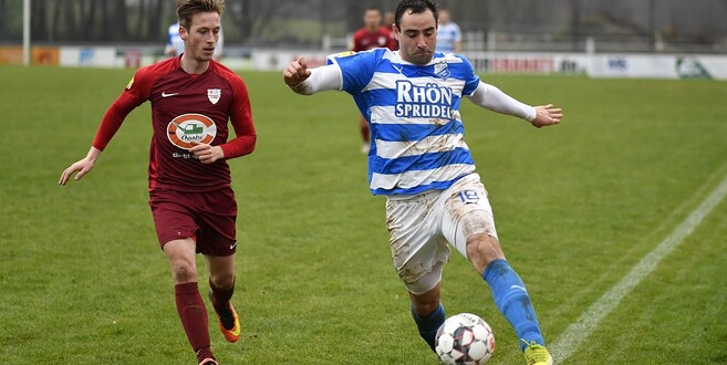 Führte die Buchonen zum wichtigen Heimsieg: Doppel-Torschütze Fabian Schaub (r.).