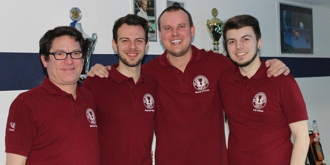 Erfolgreiches Quartett: Marcus Rohe, Raphael Wahl, Moritz Heurich und Erik Köhler (v.l.) feiern mit Johannesberg den Klassenerhalt in der Regionalliga.