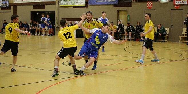 In Rotenburg steigt zum Abschluss das Derby gegen den TV Hersfeld um Marc Förtsch (am Ball).