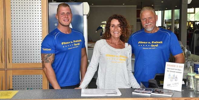 Die Fitness- und Freizeitinsel ist ein echter Familienbetrieb: v.l.n.r.: Julian, Simone und Andreas Hartmann