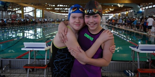 Annika Fleck (l.) und Leia Marinovic vom SV Gelnhausen qualifizierten sich für die Deutschen Meisterschaften in Berlin.