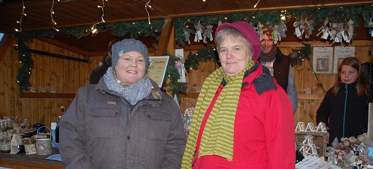 Petra Krumpen (rechts) freut sich, in Lispenhausen zu sein. Nicole Schilling ist die engagierte Vorsitzende des Fördervereins WuWiS.