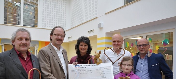 von l.: Volker Zentgraf, Martin Schäfer, Susanne Möller (1. Vorsitzende Känguruh e.V.), Direktor Prof. Reinald Repp, Vivian Zentgraf, Dr. Herbert Büttner (Pressesprecher Kreishandwerkerschaft Fulda)
