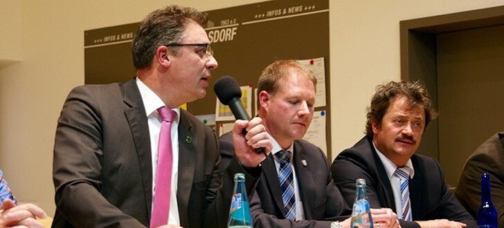 Sie sind einer Meinung: Für die Bürgermeister Alexander Wirth, Markus Becker und Ralf Hilmes (v.l.n.r.) sind die Windparks keine Alternative.