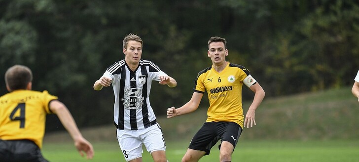 Ehrenbergs Andre van Leeuwen (l.) und Künzells Mario Schlott (r.) kämpfen gemeinsam mit ihren Teams um Platz 2