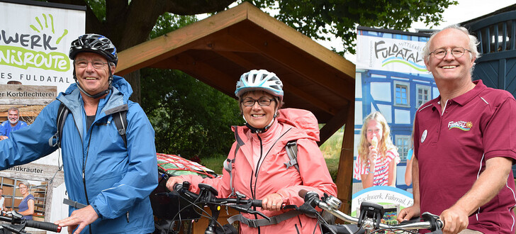 Christel und Horst Thiel loben das Angebot. Gästeservice-Radfahrer Frank Naumann begleitet sie gern bis nach Rotenburg an der Fulda.