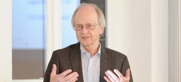 „Die Wahrheit in und am Krankenbett - Wie Kommunikation gelingen kann“, dieser Fachvortrag von Prof. Dr. Ernst Engelke erfuhr so viel Zuspruch.