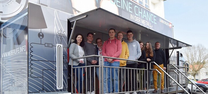 Zu Gast in Bebra: der Infotruck für Ausbildungsberufe der Metall- und Elektroindustrie
