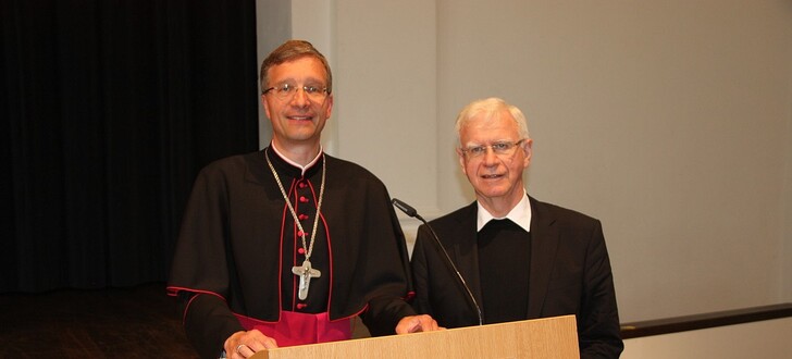 Bischof Dr. Gerber mit Generalvikar Dr. Stanke, der den Priestertag moderierte