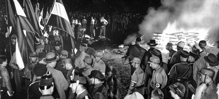 In fast allen deutschen Studentenstädten wurden am 10. Mai 1933 Bücher verbrannt.