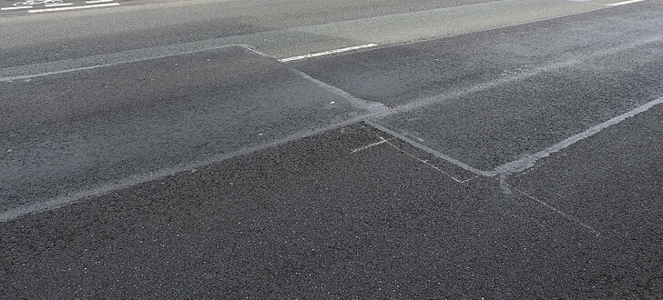 Mit Beginn der kommenden Woche werden auf verschiedenen Straßen Oberflächenbehandlungen des Straßenbelags durchgeführt