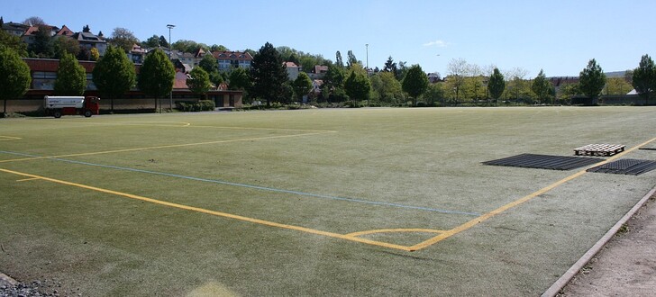 Verwandlung in die Sparkassen-Arena: Auf dem Kunstrasenplatz im Jahn-Park werden während des Hessentags die Konzertbesucher Party machen.