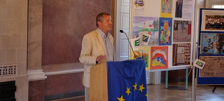 Stephan Büttner begrüßte für die Europa-Union das Engagement von Schülern und Lehrern