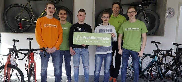 v.l. Jan Herold Müller, Malte Bürger, Niklas (Praktikant), Daniel (Praktikant), Kai Nüchter (VeloCulTour), Johannes Feik