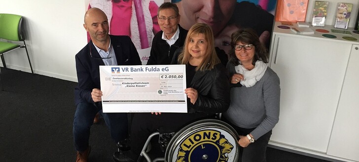 v.l. Uli Herrmann (Präsident Lions Club Fulda-Bonifatius) Dr. Thomas Sitte (Palliativteam Kleine Riesen) Anita Burck (Clubbeauftrage Lions Club Fulda-Bonifatius) Susanne Möller (Palliativteam Kleine Riesen)