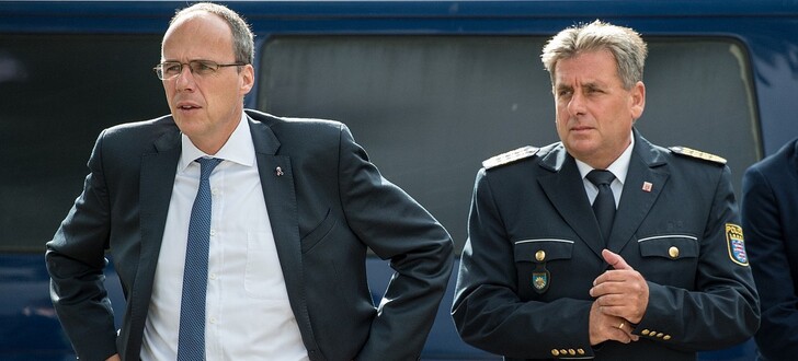 Der hessische Innenminister Peter Beuth (links) und der hessische Landespolizeipräsident Udo Münch.