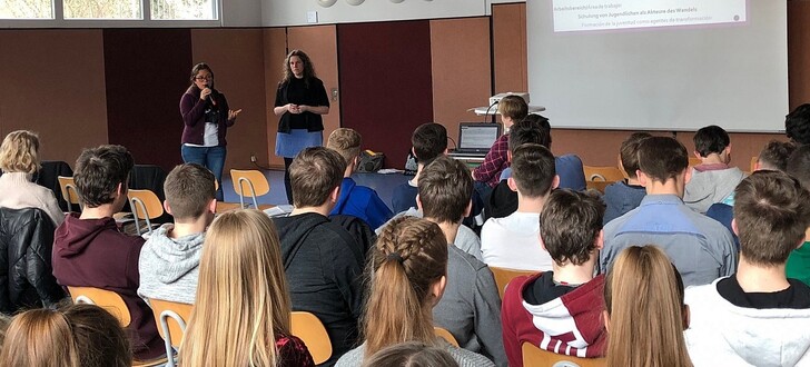 Vortrag Torres vor Schülerinnen und Schülern in der Winfriedschule