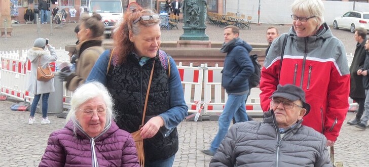 Der "Herzenswusch" von den Wohnstift-Bewohnern wurde mit einem Besuch der „Neuen Altstadt“ in Frankfurt erfüllt
