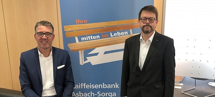 Vorstand der Raiffeisenbank eG Asbach-Sorga: Thomas Hüttner (links) und Hartmut Schenk
