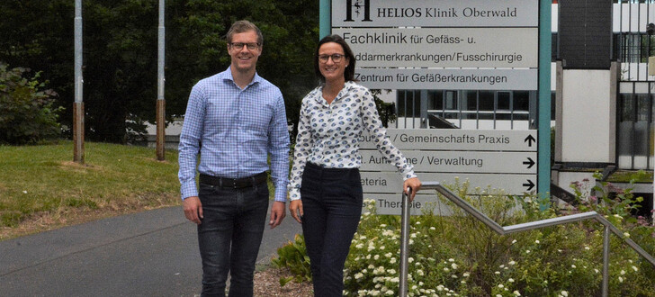 Sebastian Mock übernimmt die Klinikgeschäftsführung der Helios Klinik Oberwald in Grebenhain (Vogelsberg) von Sandra Henek, die diese Position mehr als vier Jahre innehatte.