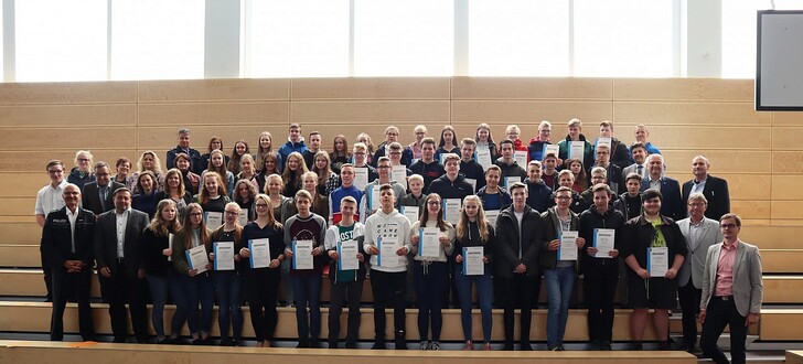 69 Buslotsen sind am Schulzentrum Gersfeld tätig und wurden jetzt dafür mit einem Zertifikat ausgezeichnet.