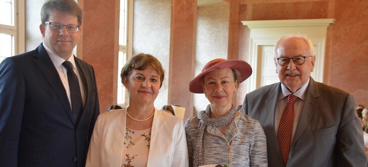 Von links: Oberbürgermeister Dr. Heiko Wingenfeld, Rita Schmidt-Schales vom Staatlichen Schulamt in Fulda, Französische Generalkonsulin Pascale Trimbach sowie Dr. Michael Imhof vom "Verein Zukunft Bildung Region Fulda".