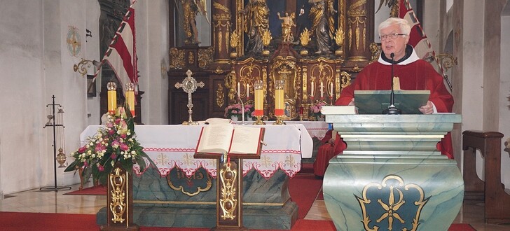 Pater Max Rademacher vom Kloster Frauenberg in Fulda kam zum Fest Kreuzauffindung auf den Kreuzberg.