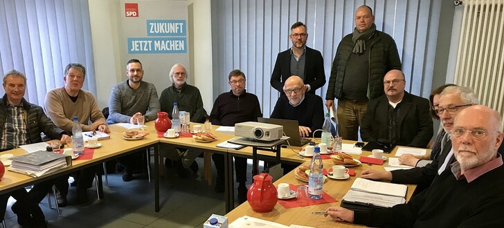 Die Trassenplanung der DB Netz AG im Fokus haben die Vertreter der im Aktivbündnis für Waldhessen zusammengeschlossenen Initiativen sowie Staatsminister Michael Roth.