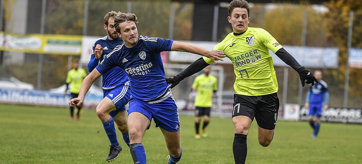 Roman Schad (l.) und der FC Eichenzell können trotz Niederlage auf einen guten Test gegen den SV Neuhof zurückblicken.