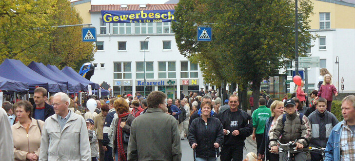 Zuletzt fand 2005 der "Tag der Regionen" in Neuhof statt. Das Bild zeigt die Handwerkerstraße auf dem Zollweg
