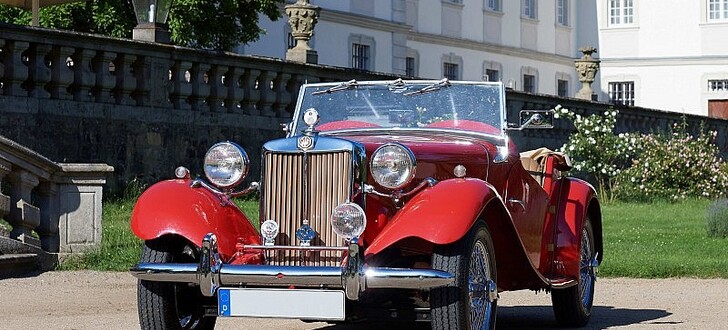 Englische Oldtimer rund um Schloss Fasanerie – in diesem Jahr zum Fürstlichen Gartenfest im Mai anlässlich des Sonderthemas „English Gardening“.