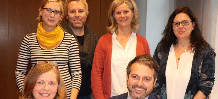 Freuen sich aufs „Frühlingserwachen“ im Stadtgarten: Bürgermeister Daniel Christian Glöckner mit Anja Hartmann (vorne), sowie (hinten von links) Christin Seim, Andreas Seim, Katja Bräutigam (Abteilung Kultur und Tourismus) und Simone Grünewald (Fachbereichsleitung Kultur und Tourismus).