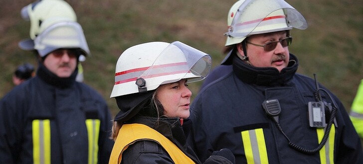 Kreisbrandinspektorin Tanja Dietmar muss offenbar noch etwas warten, bis sie Schwalm-Eder-Kreis anfangen kann