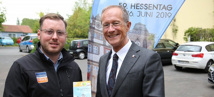 In Vorfreude auf den Hessentag in Bad Hersfeld: Staatsminister und Hessentags-Chef Axel Wintermeyer (rechts) im Gespräch mit OSTHESSEN|NEWS-Chefredakteur Christian P. Stadtfeld (links).