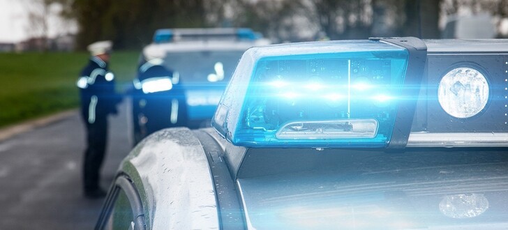 Die Polizei ermittelt gerade wegen des Verdachtes eines illegalen Straßenrennens im Zusammenhang mit einem Unfall