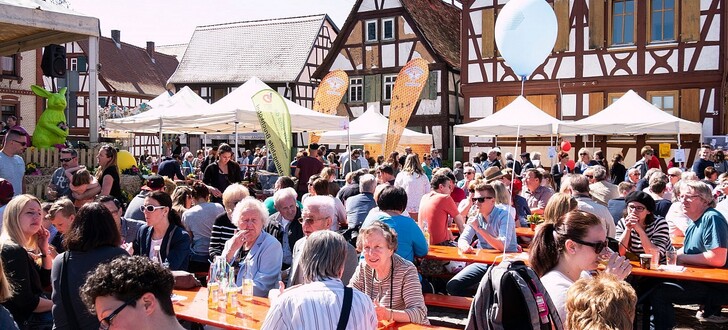Schönstes Frühlingswetter lockte zahlreiche Besucherinnen und Besucher in Bruchköbels Innenstadt zum Ostermarkt