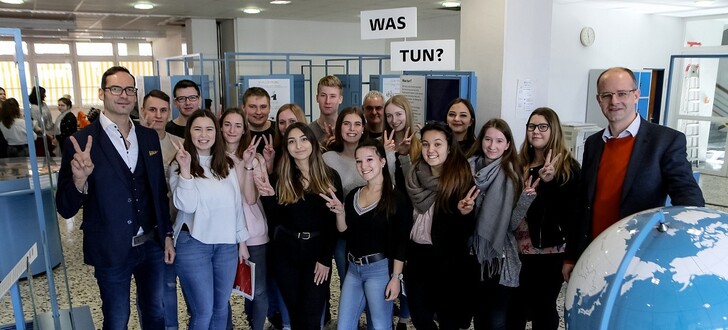 Am Dienstag wurde die Ausstellung "Frieden machen" der Bundeszentrale für politische Bildung an der RiMS eröffnet