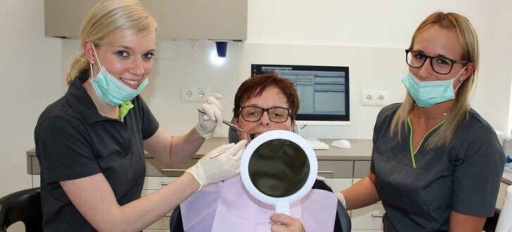 Neue Praxis in Bad Hersfeld: Bei Zahnärztin Franka Schulze (li.) und Vanessa Kusber, zahnmedizinische Fachangestellte, sind die Patienten in guten Händen.
