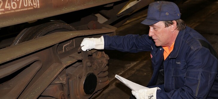 Roland Leimbach (53) hat bei der Deutschen Bahn, sprich: im Bebraer DB Cargo-Werk, seinen Traumjob gefunden.