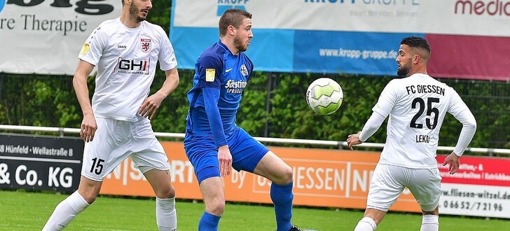 Für Kevin Krieger und den Hünfelder SV steht das vorerst letzte Spiel in der Hessenliga auf dem Plan.