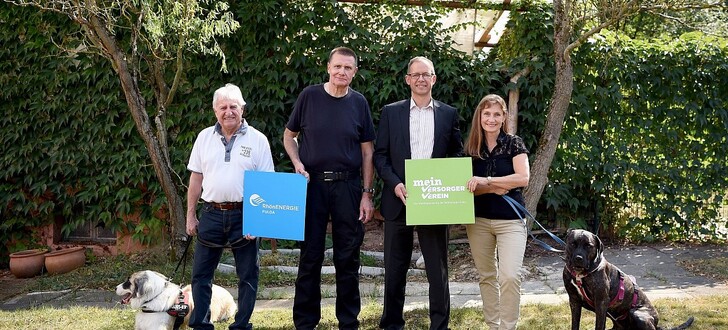 Im Bild von links: Herbert Heurich (1. Vorsitzender), Michael Peine (beratender Architekt), Dr. Arnt Meyer (Geschäftsführer der RhönEnergie Fulda GmbH), Eva Niggemann-Ziehe (Mitglied des Vereinsvorstands).