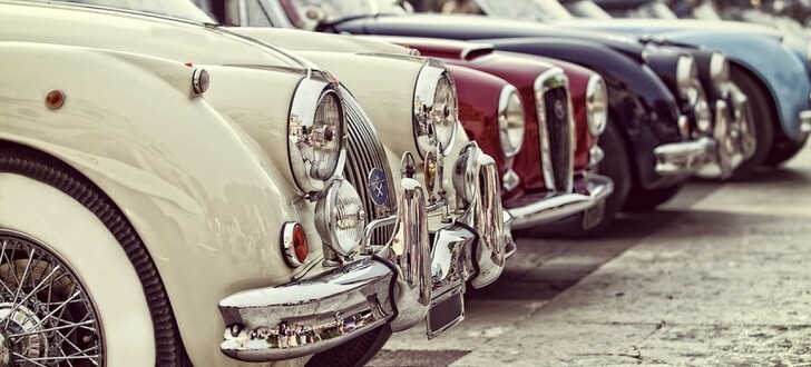 Nicht alle Oldtimer steigen im Wert. In manchen Sammlerkreisen erreichen seltene Modelle dennoch Preise im sechsstelligen Bereich.