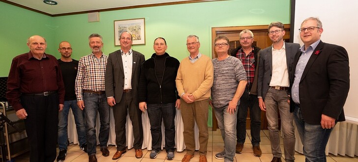 : Gründungsmitglieder Gerhard Müller OV Heubach, Thorsten Ickler OV Oberkalbach, Werner Stey OV Mittelkalbach, Bürgermeister Florian Hölzer, Hans Reith Gemeindevorstand, Christoph Heil OV Veitsteinbach, Volker Röbig OV Uttrichshausen, Thomas Hillermann, Christoph Jahn (von links)