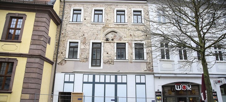 Das historische Gebäude in der Friedrichstraße 26 stammt im Original wohl aus dem 14. Jahrhundert und wurde in den folgenden Jahrhunderten vielfach umgebaut