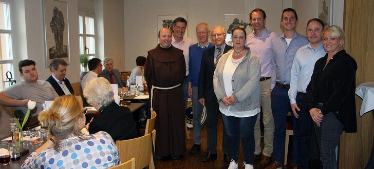 (v.l.n.r.) Bruder Othmar, Rainer Sippel, Lutz Meissner, Dr. Peter Habermann,
Tina Irrle, Ulrich Klesper, Christoph Jestädt, Andreas Kanne und Susanne Jobst