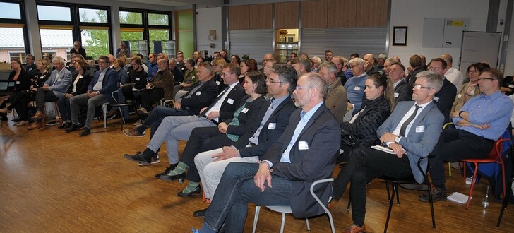 Unterstützt durch eine Förderung des Bundes in Höhe von 197.000 Euro biete sich die Chance, eine moderne regionale Vermarktung der im Vogelsbergkreis erzeugten Produkte zu organisieren.